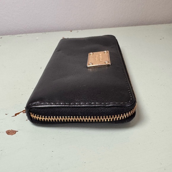 Michael Kors Continental Zip Around Wallet - Picture 11 of 15